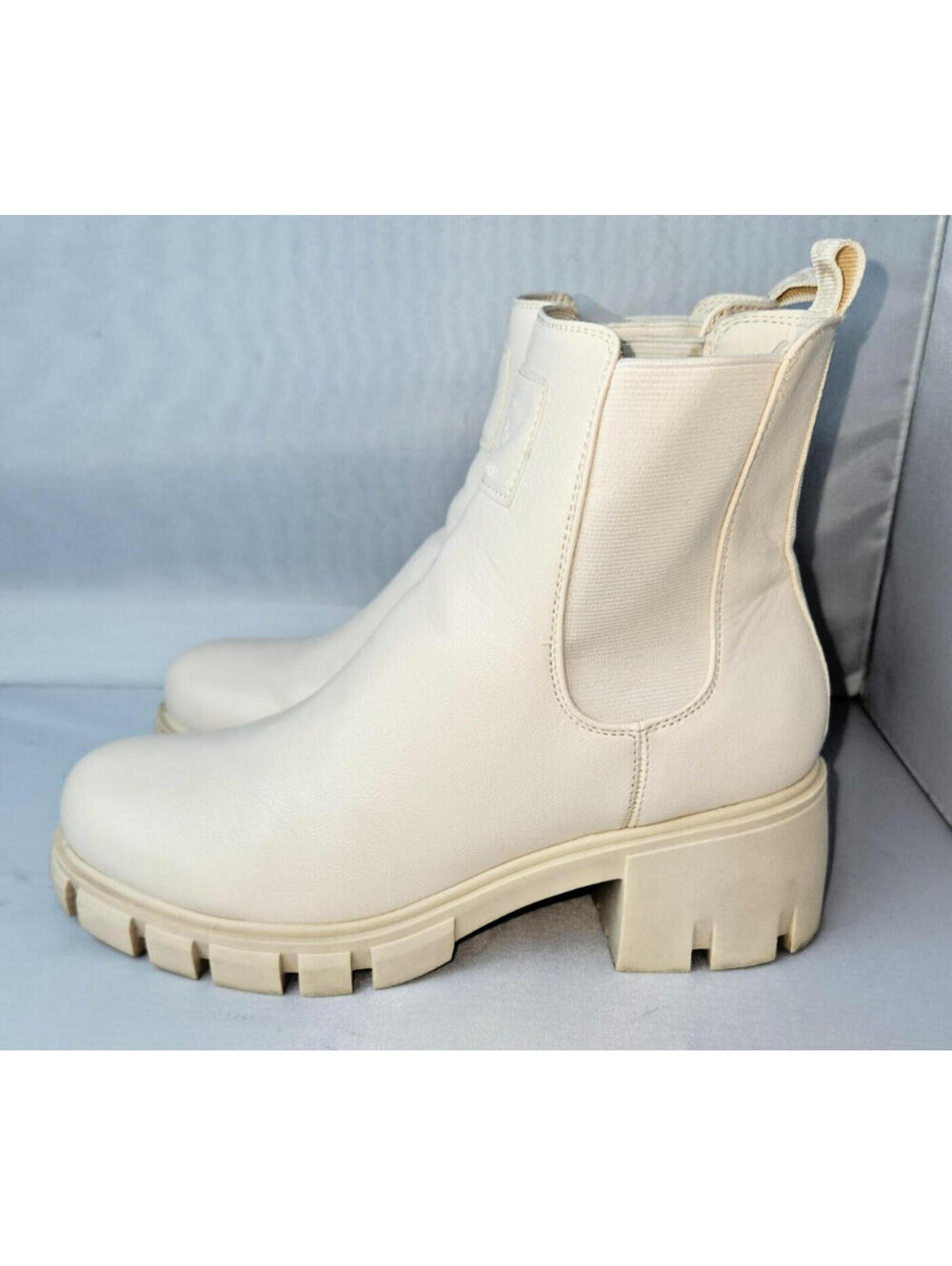 Gogo GBG White Chunky Chelsea Ankle Boots Size 8.5